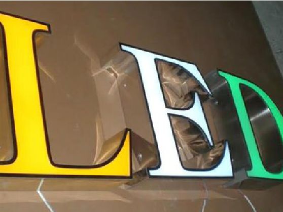 新邵介绍LED招牌的基础知识。